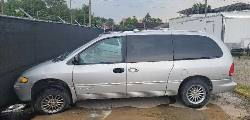 00 Chrysler Van
